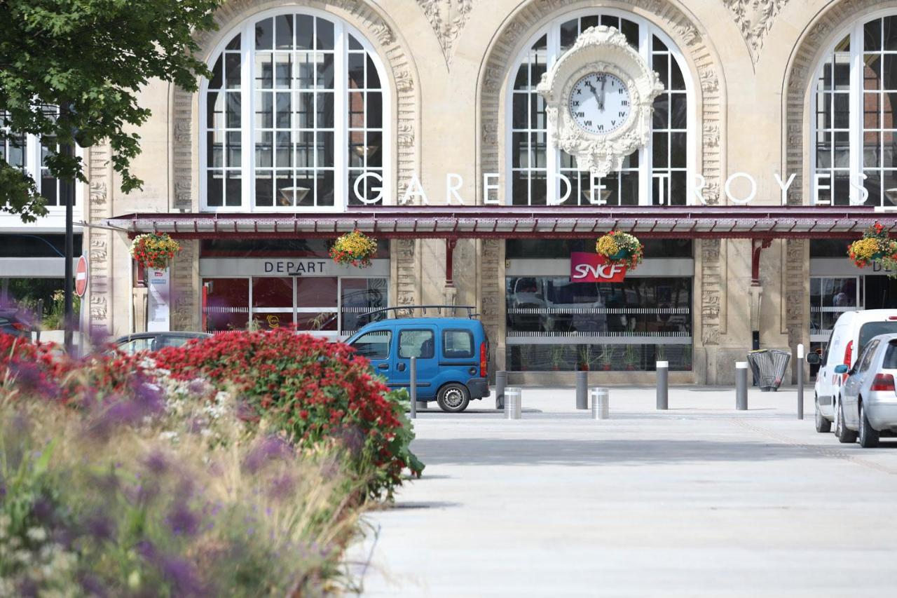 Appartement Cozy Avec Stationnement Gratuit Saint-Andre-les-Vergers Exterior photo